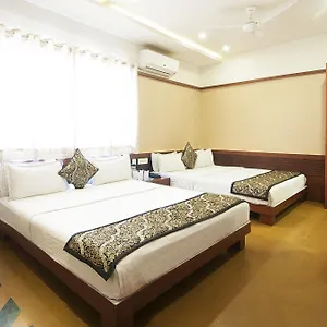 *** Hotel Uddhav A Family India